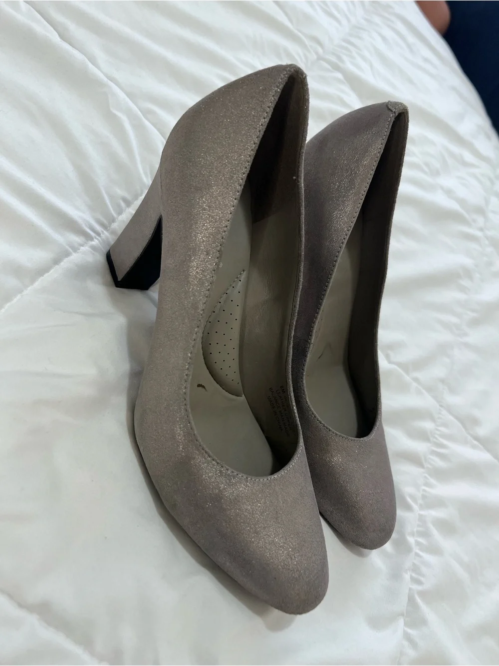 AEROSOLES elegant pewter